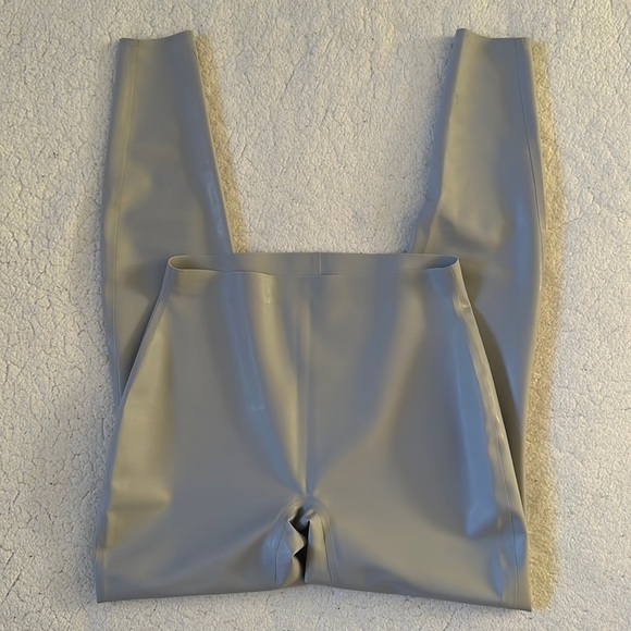 NWTSkimsLatex Leggings In Cement Size S